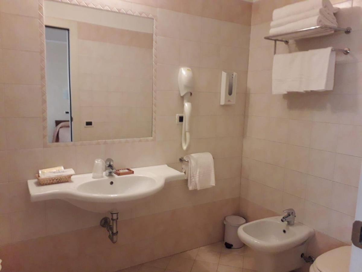Albergo Ristorante Campanile Azzurro Villafranca Padovana Bagian luar foto