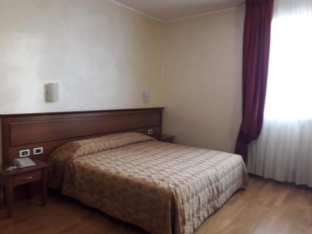 Albergo Ristorante Campanile Azzurro Villafranca Padovana Bagian luar foto